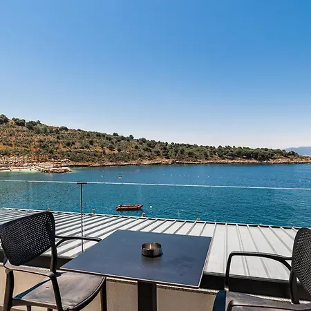 Lluka Sea Side * Σαράντα